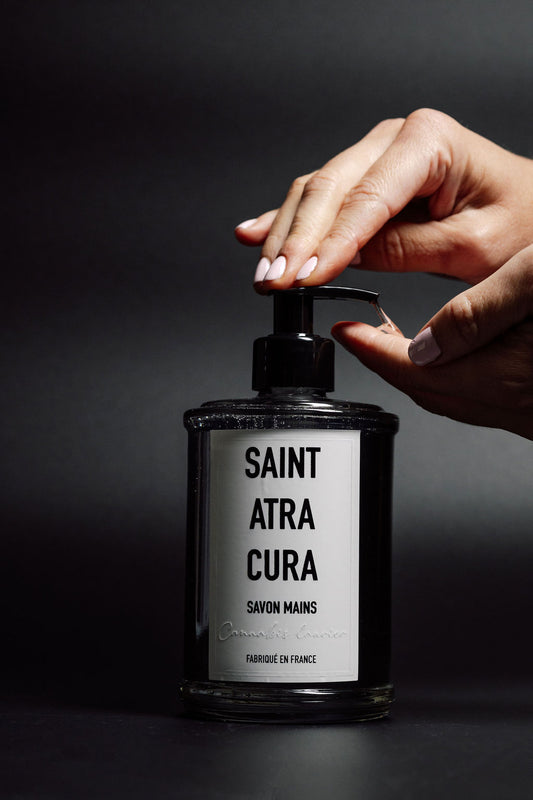 Luxury high quality hand soap by Saint Atra Cura. Savon Main (375ml) - Cannabis Laurier. Fragrance Notes: Laurel, Thyme, Rosemary
Cannabis, Violet
Cedarwood, Patchouli 
Made in France. olive oil, aloe vera, paraben-free. Skincare
