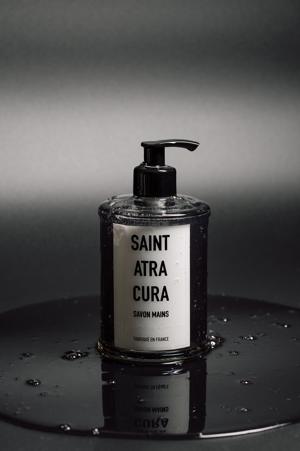 Luxury high quality hand soap by Saint Atra Cura. Savon Main (375ml) - Cannabis Laurier. Fragrance Notes: Laurel, Thyme, Rosemary
Cannabis, Violet
Cedarwood, Patchouli 
Made in France. olive oil, aloe vera, paraben-free. Skincare