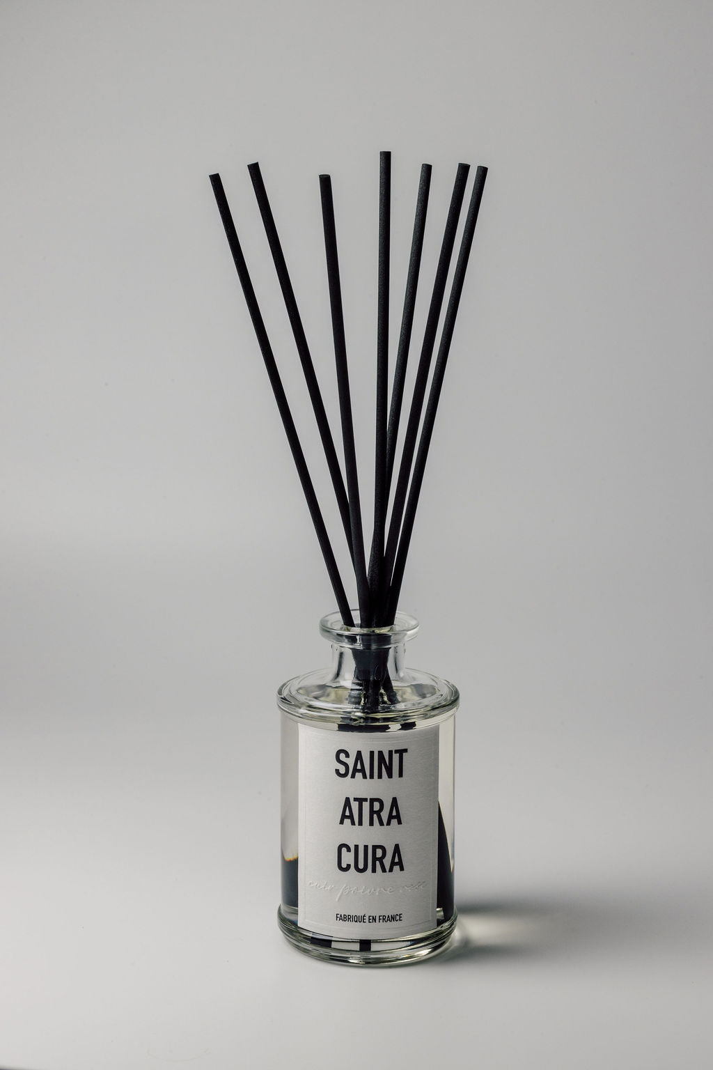 Small Diffuser - Leather Pink Pepper (250ml) Glass. Luxury Diffuser by Saint Atra Cura. Reed Diffuser. Home Decor

Fragrance Notes: Pink Peppercorns, Cistus, Leather, Iris, Benzoin, Sandalwood, Cashmeran, Dry Wood